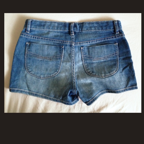 GAP jean shorts size 14. - Picture 3 of 3